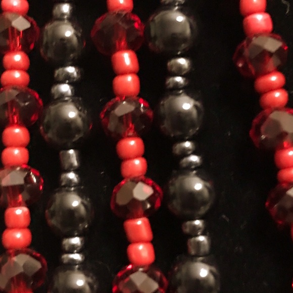 5/$15 Black & Red Layered Beaded Necklace - Picture 2 of 3